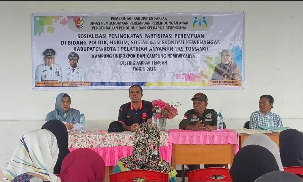 Buka Pelatihan Anyaman Tas Tomang, Kepala Distrik Fakfak Tengah Dorong Peningkatan Ekonomi Keluarga – Detiktoday.com