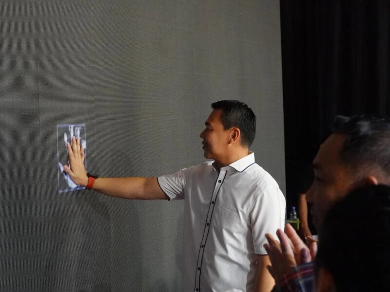 Bupati Fransiskus Diaan Resmi Tutup HUT Putussibau ke-131 – Detiktoday.com