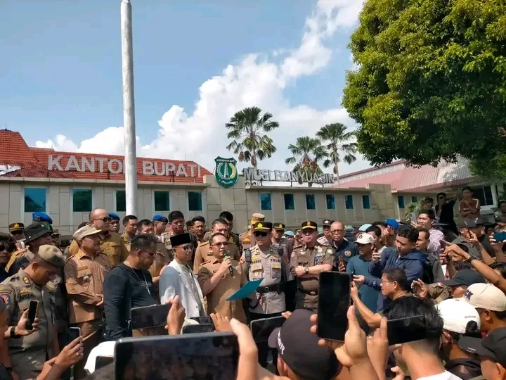 Ratusan Penyuling Minyak Muba Tuntut Hentikan Razia, Pemkab Janji Cari Solusi Regulasi – Detiktoday.com