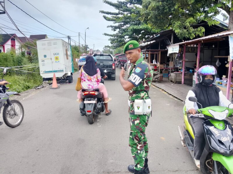 “Loreng Jadi Perisai” Batalyon TP 927/UK Selamatkan Anak Sekolah di Persimpangan Putussibau Selatan – Detiktoday.com
