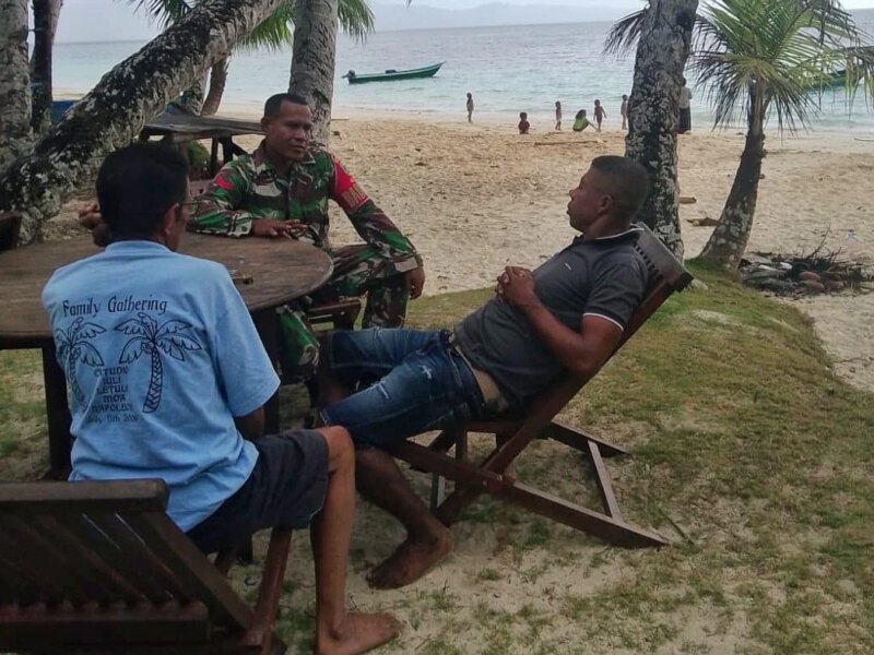 Dari Distrik Fakfak Timur, Babinsa Dorong Kebersihan Mengangkat Pesona Wisata Pantai Wambar – Detiktoday.com