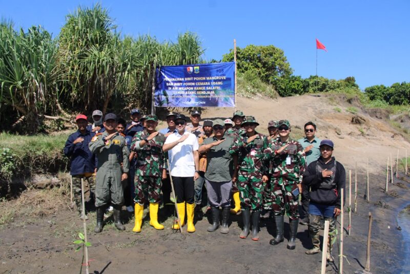 Lanud Atang Sendjaja Tanam 1.906 Bibit Pohon di AWR Salatri Dukung Kelestarian Pesisir