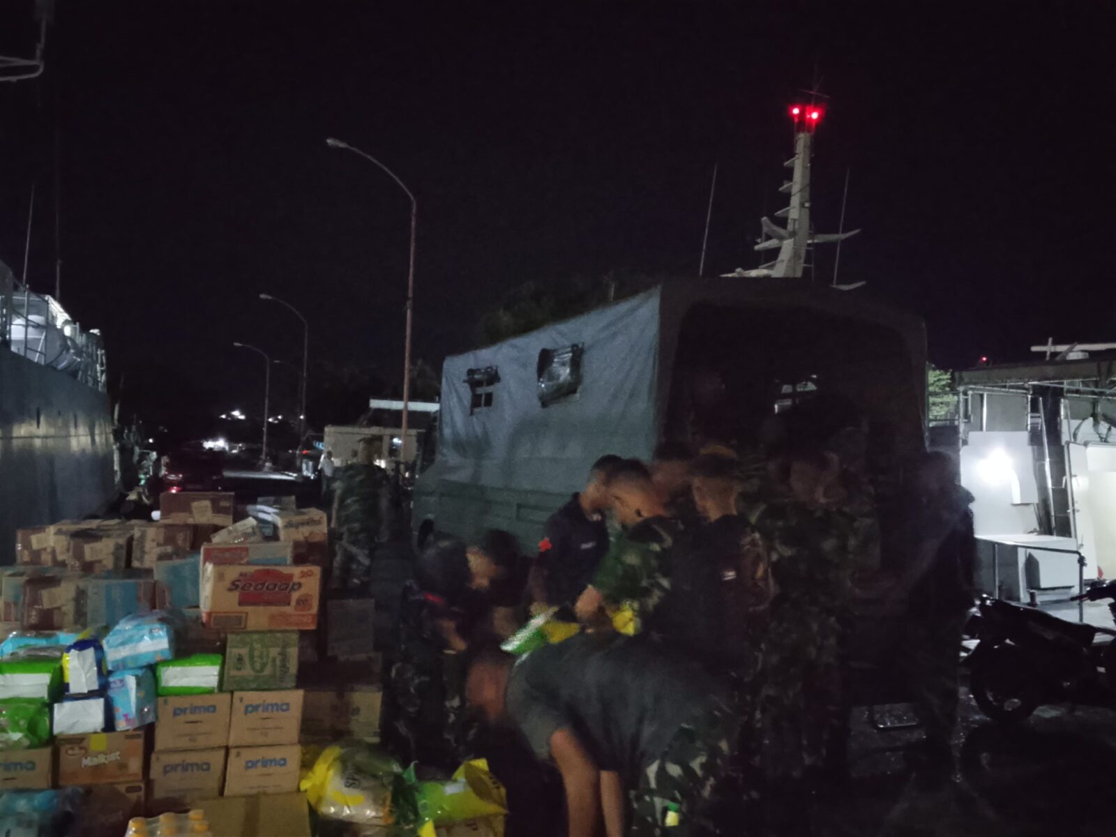TNI AL DIKERAHKAN, BANTU KORBAN TERDAMPAK BENCANA GEMPA DI KEPULAUAN SANGIHE DAN TALAUD SULUT