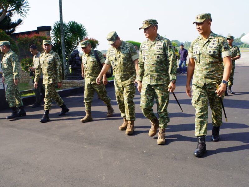 Pangdam IV/Diponegoro Dampingi Irjen TNI Tinjau KDKMP, Dorong Kemandirian Ekonomi Desa