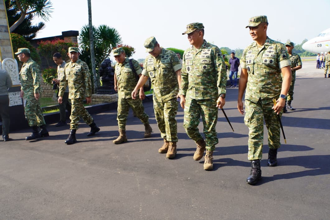 Pangdam IV/Diponegoro Dampingi Irjen TNI Tinjau KDKMP, Dorong Kemandirian Ekonomi Desa