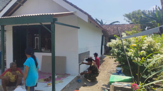Rumah Baru Harapan Baru, Babinsa Wates Kawal Penyelesaian Rutilahu Ibu Maratus