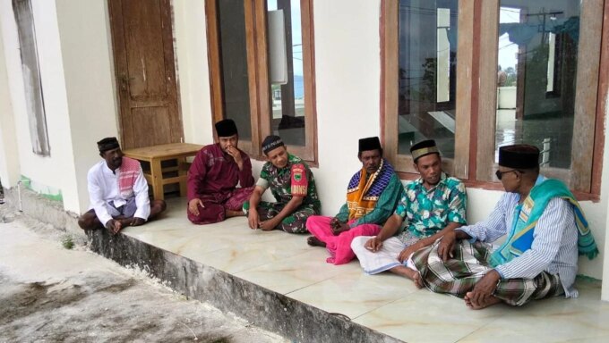 Komsos Babinsa Koramil 1803-01/Fakfak Pererat Silaturahmi dengan Tokoh Agama dan Warga – Detiktoday.com