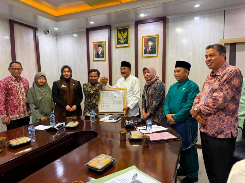 Kanwil Kemenkum Jambi Serahkan Sertifikat IG Pinang Batara, Perkuat Perlindungan Kekayaan Intelektual Tanjab Barat – Detiktoday.com