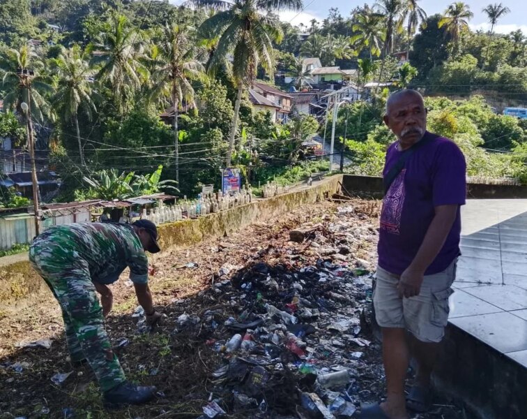 Kolaborasi Babinsa dan Masyarakat Bersihkan Terminal Angkutan Umum Jalan Kokas – Detiktoday.com