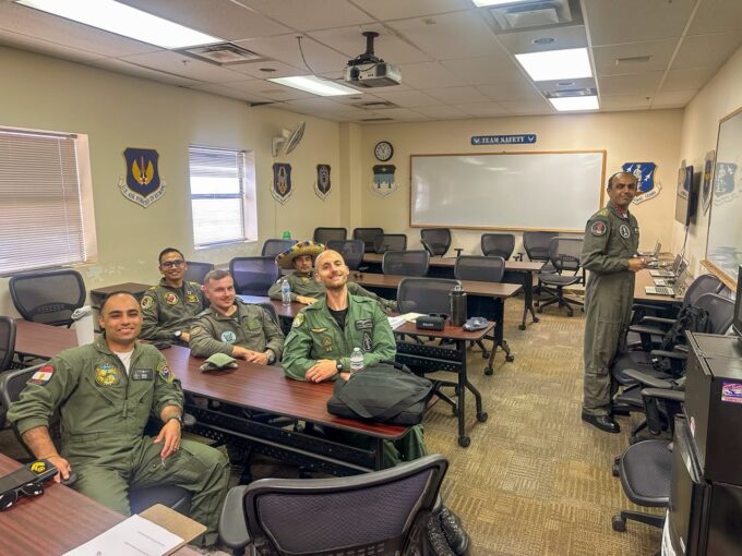 Perwira TNI AU Tuntaskan International Flight Safety Officer Course di Amerika Serikat