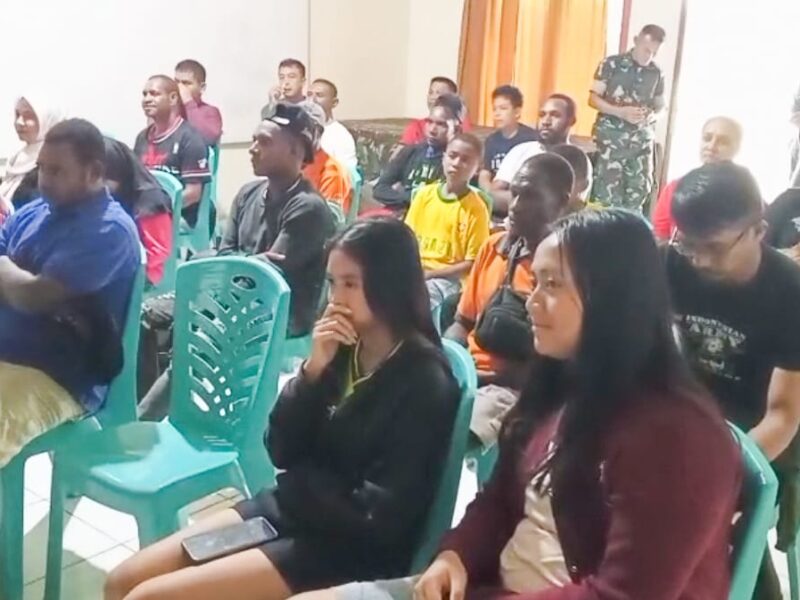 Nobar Piala Dunia dan Makan Bersama, Koramil 1710-02/Timika Perkuat Kemanunggalan TNI-Rakyat