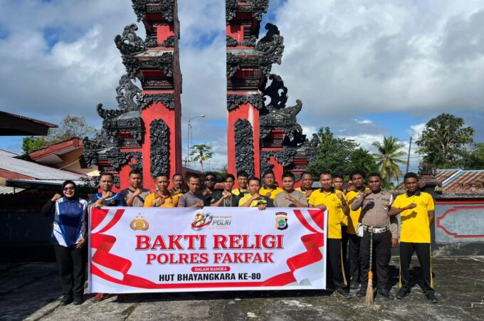 Polres Fakfak Tebar Kasih Lewat Bhakti Religi, Rawat kebhinnekaan di HUT Bhayangkara ke-80 – Detiktoday.com