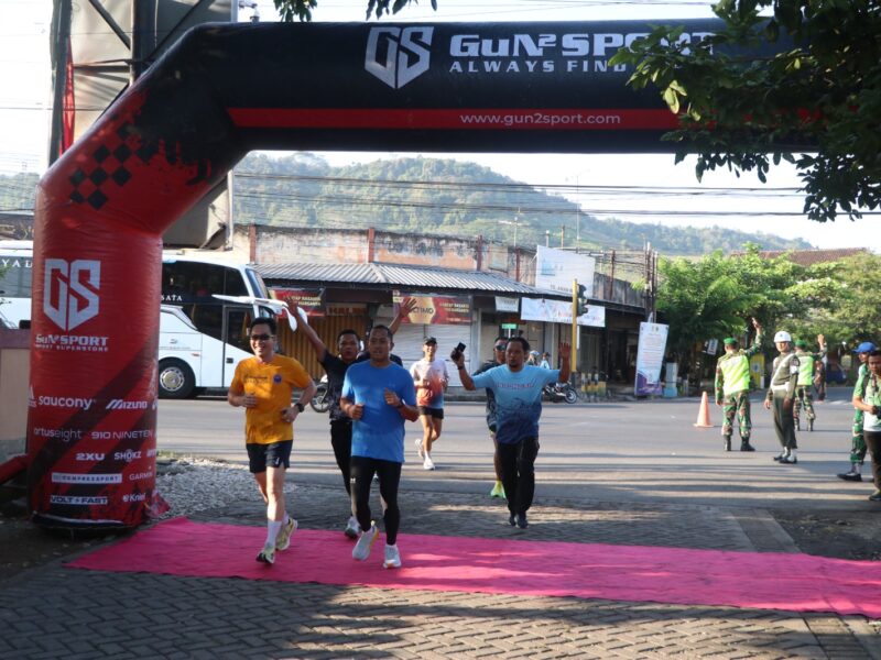 Dandim Tulungagung Pimpin Fun Run 15 Km, Perkuat Kebugaran Prajurit dan Tebar Kepedulian Sosial