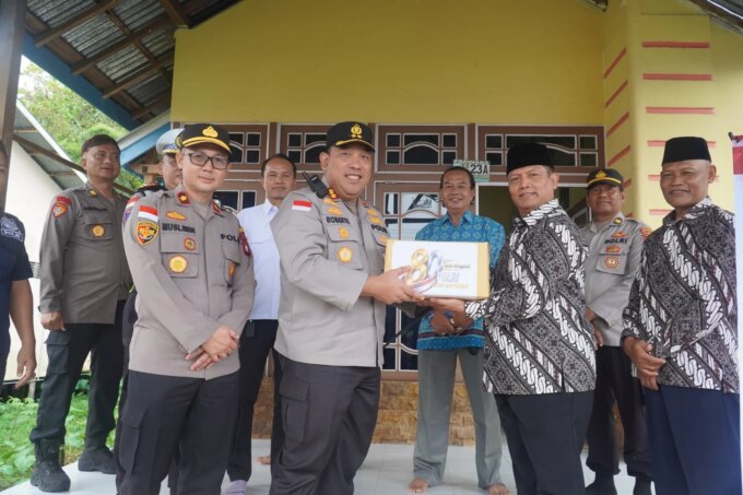 Air Mata Haru Purnawirawan, Semangat Donor Darah Personel, Potret Bhayangkara ke – 80 di Kapuas Hulu – Detiktoday.com