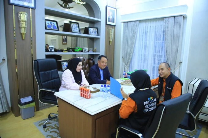Didata Langsung BPS, Cik Ujang Beri Contoh Warga Sumsel Sukseskan Sensus Ekonomi 2026 – Detiktoday.com