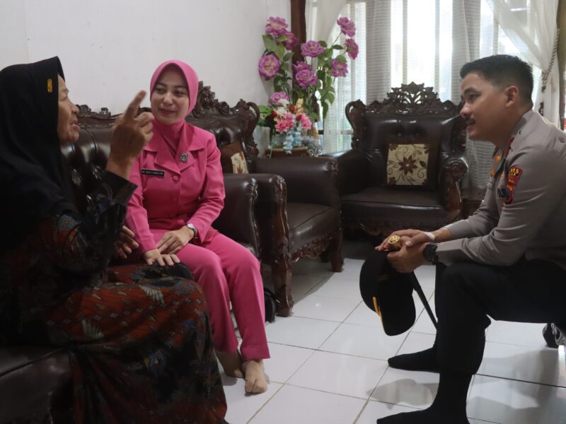 Kapolres Demak Kunjungi Purnawirawan yang Sakit, Wujud Penghormatan kepada Senior Polri