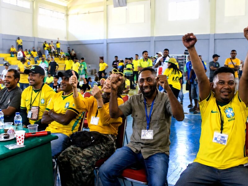 Kodim 1803/Fakfak Nobar Bareng Ratusan Fans Brazil, Meriah Penuh Keakraban – Detiktoday.com