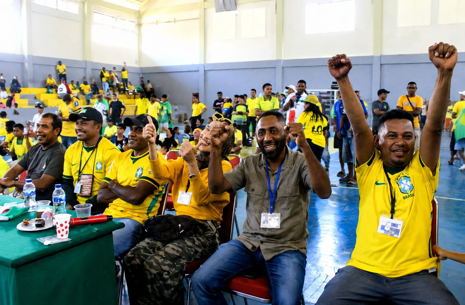Kodim 1803/Fakfak Nobar Bareng Ratusan Fans Brazil, Meriah Penuh Keakraban – Detiktoday.com