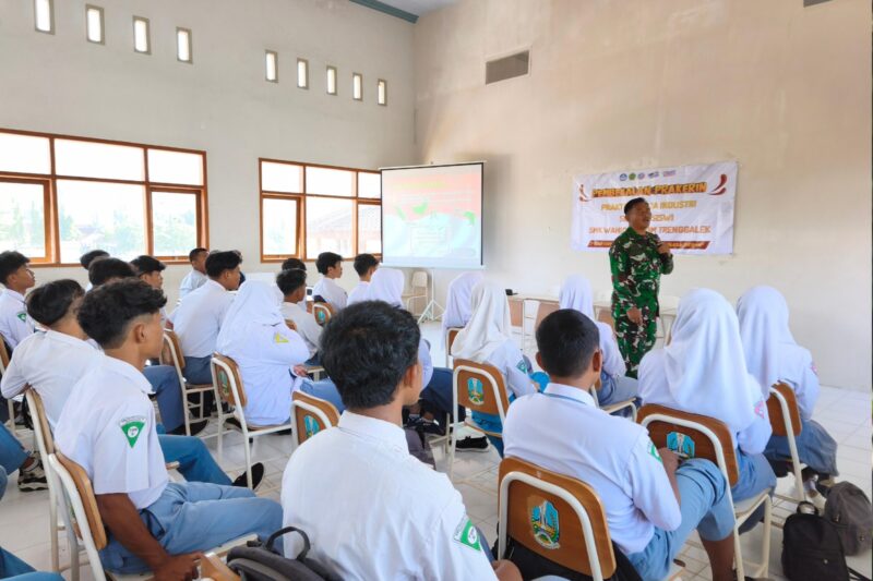 Babinsa Siapkan Siswa Prakerin SMK Wahid Hasyim Trenggalek, Hadapi Dunia Kerja