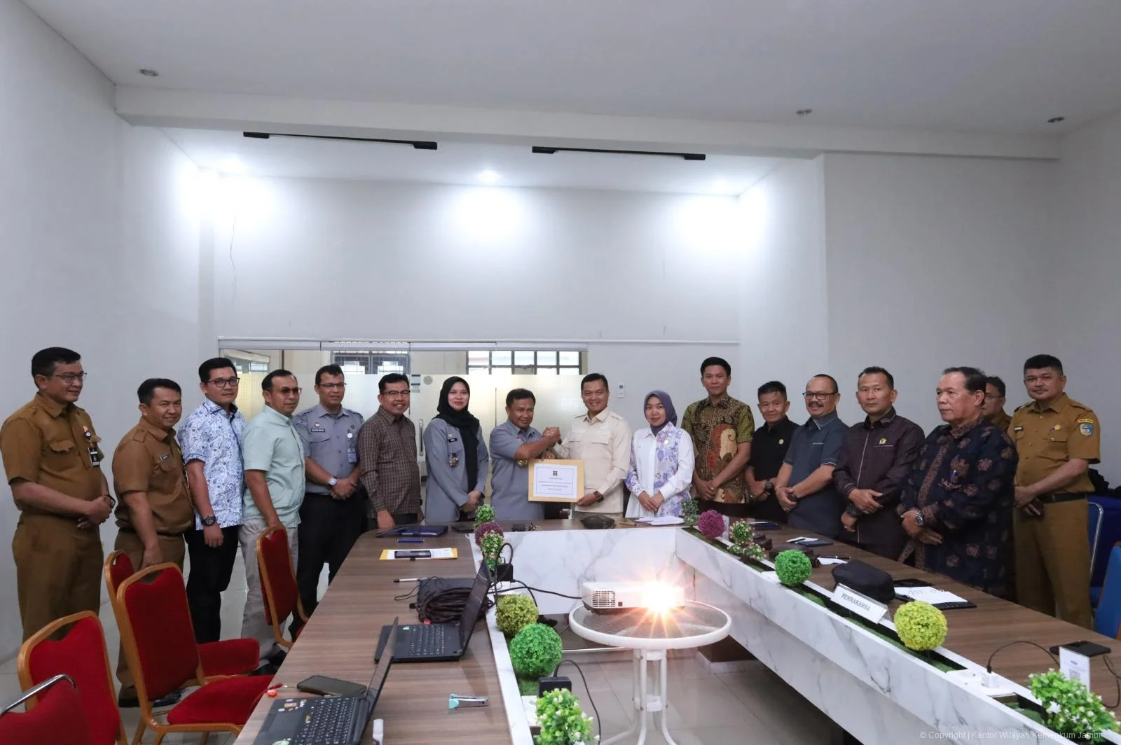 Kanwil Kemenkum Jambi Harmonisasi Tiga Ranperda Inisiatif DPRD Kerinci – Detiktoday.com