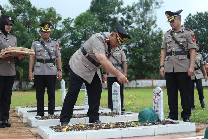 Pahlawan Wafat, Semangatnya Hidup di Dada Bhayangkara – Detiktoday.com
