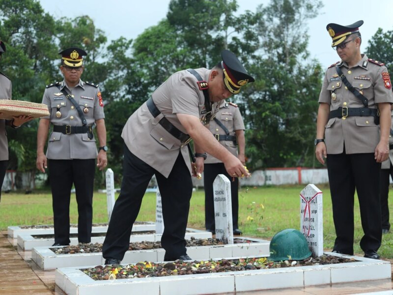 Pahlawan Wafat, Semangatnya Hidup di Dada Bhayangkara – Detiktoday.com