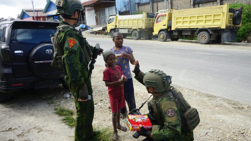 PATROLI SATGAS MARINIR TNI AL DI PAPUA, HADIRKAN KEAMANAN DAN KEBAHAGIAAN BAGI MASYARAKAT