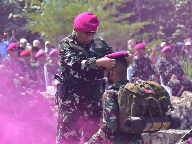 JEJAK PANJANG PARA KESATRIA AMFIBI, PANGKORMAR KUKUHKAN 947 PRAJURIT PETARUNG DENGAN BARET UNGU