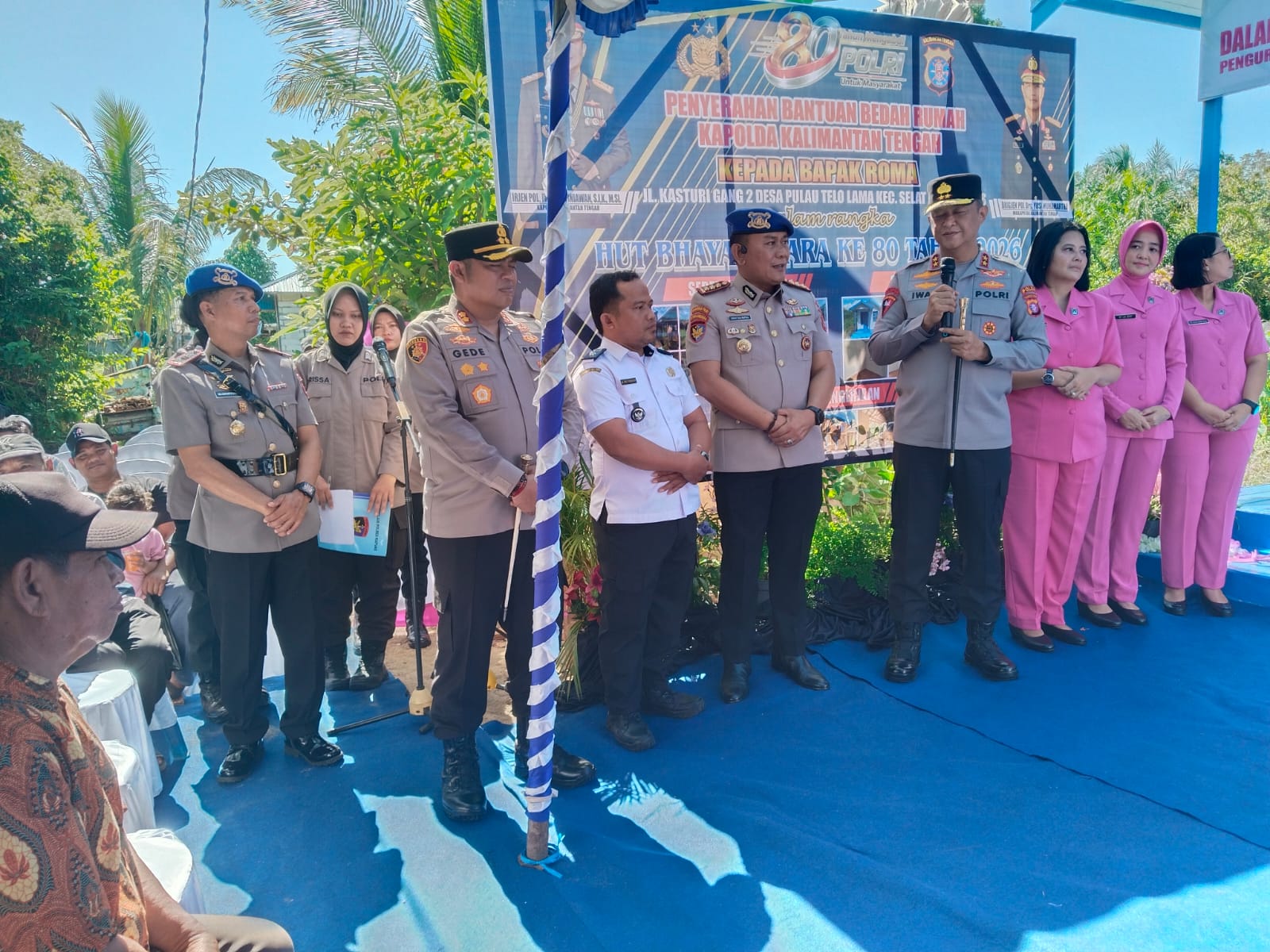 Warga Kurang Mampu Dapatkan Bantuan Sosial Satu Unit Rumah dari Kapolda Kalteng