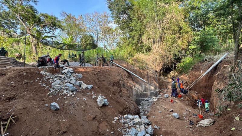 Pra TMMD Ke -129 Berlangsung, TNI dan Masyarakat Desa Bulu Lor Antusias Bekerja