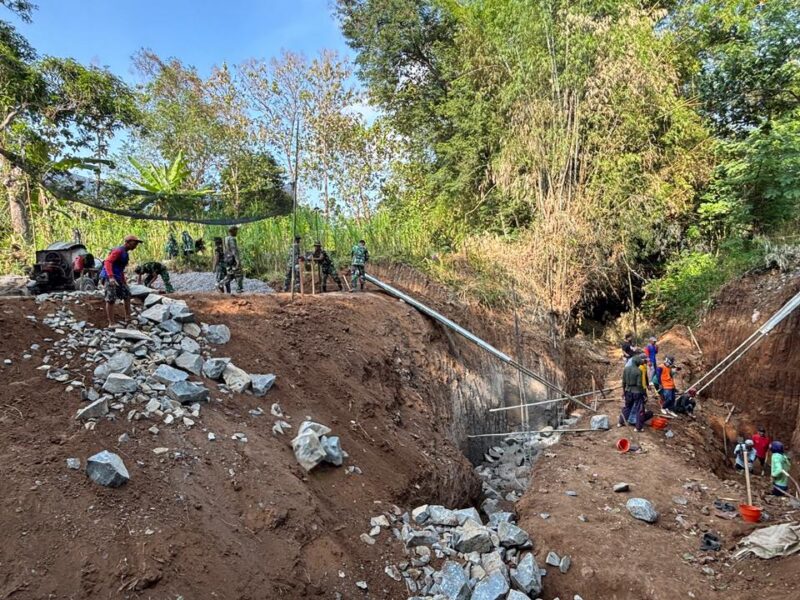 Pra TMMD Ke -129 Berlangsung, TNI dan Masyarakat Desa Bulu Lor Antusias Bekerja