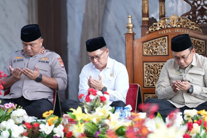 Hadiri Dzikir Bersama Polda Sulbar, Junda Maulana Tekankan Pentingnya Evaluasi dan Perbaikan Diri – Detiktoday.com