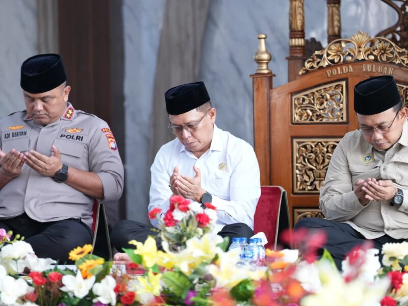 Hadiri Dzikir Bersama Polda Sulbar, Junda Maulana Tekankan Pentingnya Evaluasi dan Perbaikan Diri – Detiktoday.com