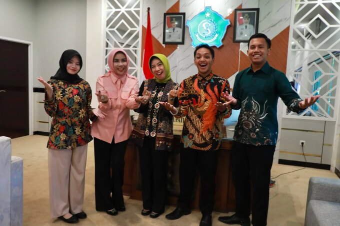Wabup Mimik Apresiasi Aksi Pelajar Sidoarjo, Tukar Sampah Jadi Bibit Tanaman – Detiktoday.com