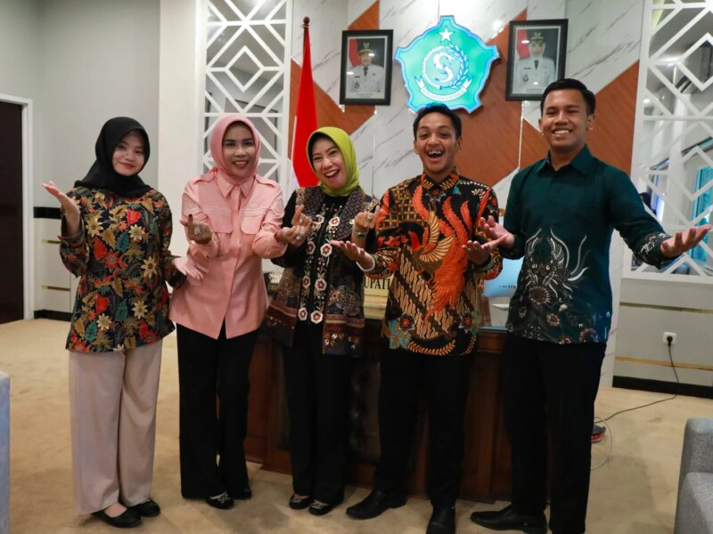 Wabup Mimik Apresiasi Aksi Pelajar Sidoarjo, Tukar Sampah Jadi Bibit Tanaman – Detiktoday.com