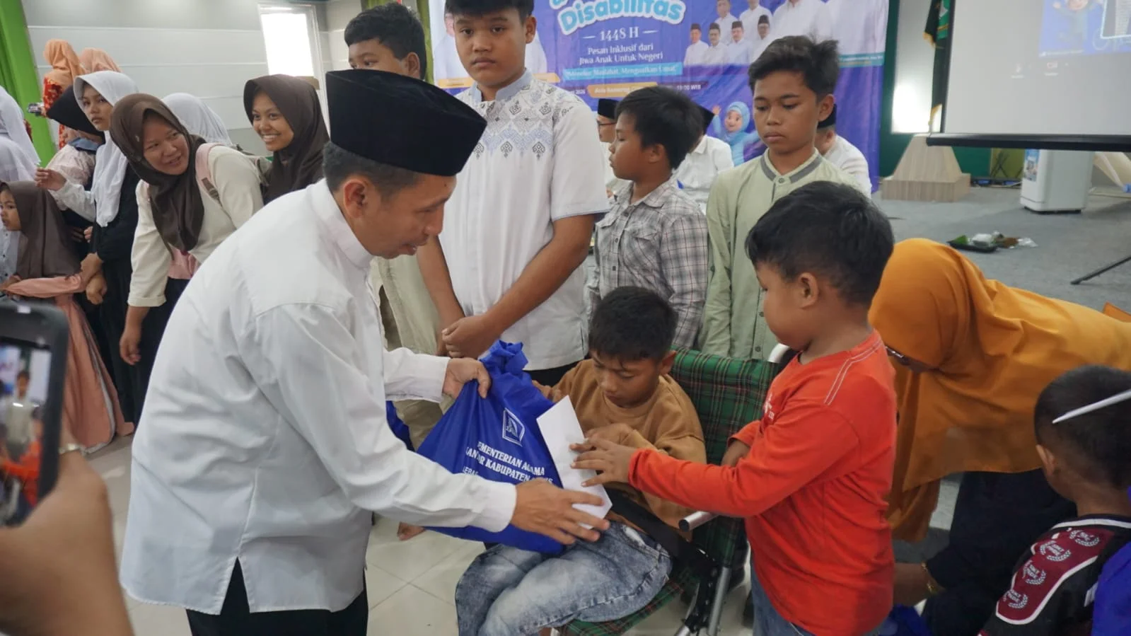 Lebaran Yatim dan Disabilitas di Ciamis Sentuh Ribuan Penerima Manfaat – Detiktoday.com