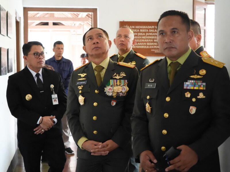 Pangdam IV/Diponegoro Dampingi Panglima TNI pada Prasetya Perwira Diktukpa TNI Integratif dan Kunjungan ke Museum Bersejarah