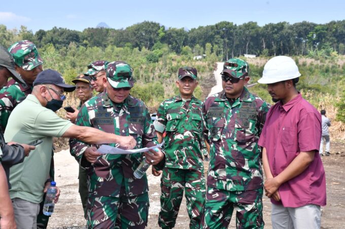Dandim Ponorogo Dampingi Tim Pengawas Pembangunan Brigif / Yonif TP 530/RK Ponorogo 