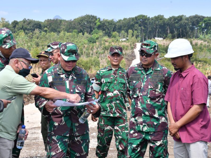 Dandim Ponorogo Dampingi Tim Pengawas Pembangunan Brigif / Yonif TP 530/RK Ponorogo 