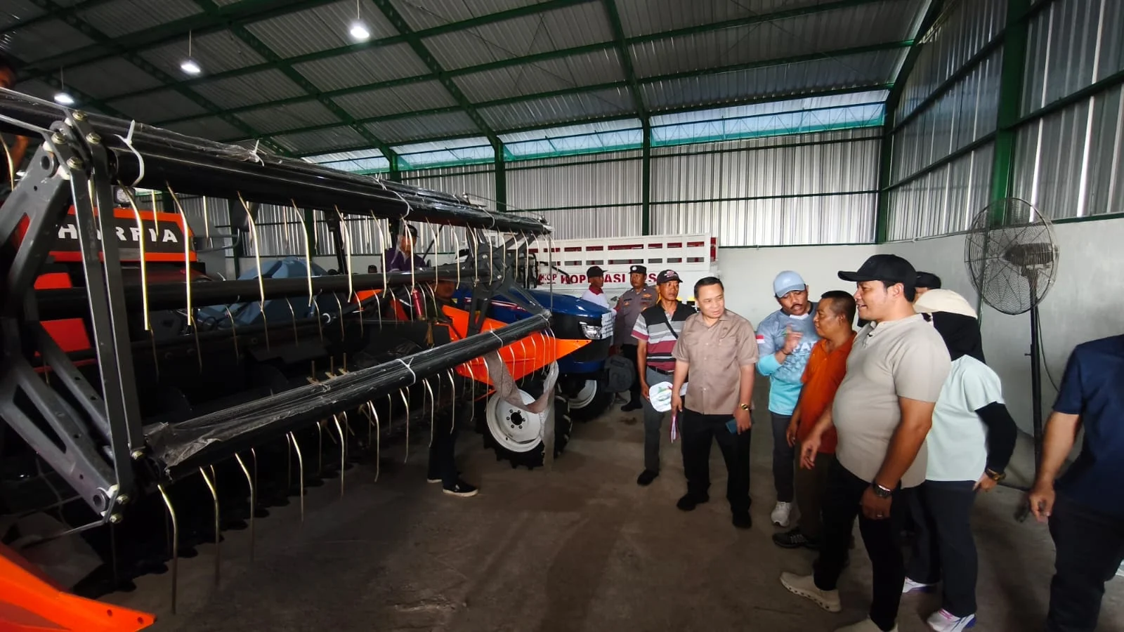 Subandi Percepat Modernisasi Pertanian di Sidoarjo, Bantuan Traktor dan Koperasi Desa Jadi Andalan – Detiktoday.com