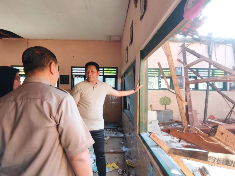Sidak SDN Waung, Bupati Subandi Pastikan Tiga Ruang Kelas Roboh Dibangun Agustus, Mutu Jadi Prioritas – Detiktoday.com