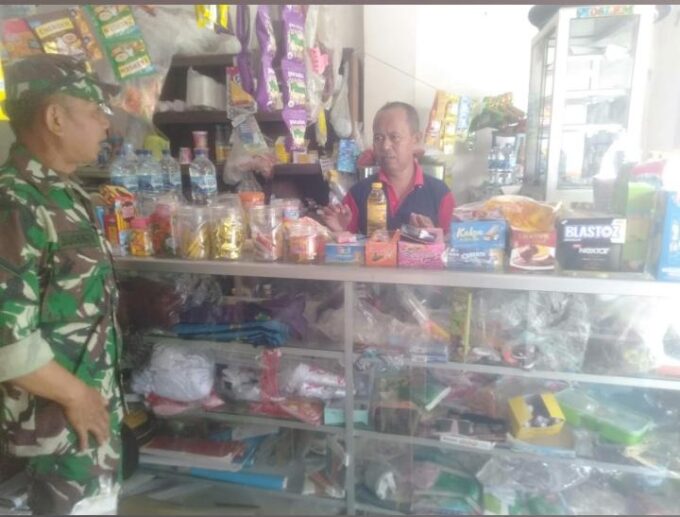 Cek Bahan Sembako, Upaya Babinsa Kodim Ponorogo Jaga Ketersediaan Pangan dan Stabilitas Harga