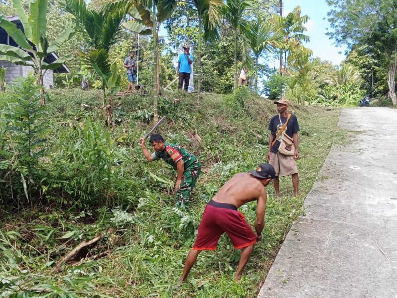 TNI Dekat dengan Rakyat, Babinsa Koramil 1803-01/Fakfak Gelar Karya Bakti di Kampung Kwuhkendak – Detiktoday.com