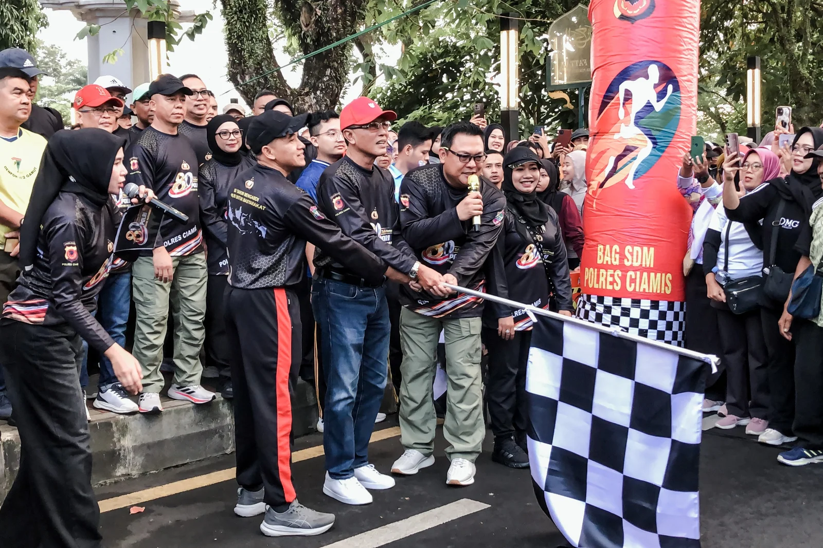 Ribuan Warga Meriahkan Jalan Sehat HUT Bhayangkara ke-80 di Ciamis – Detiktoday.com