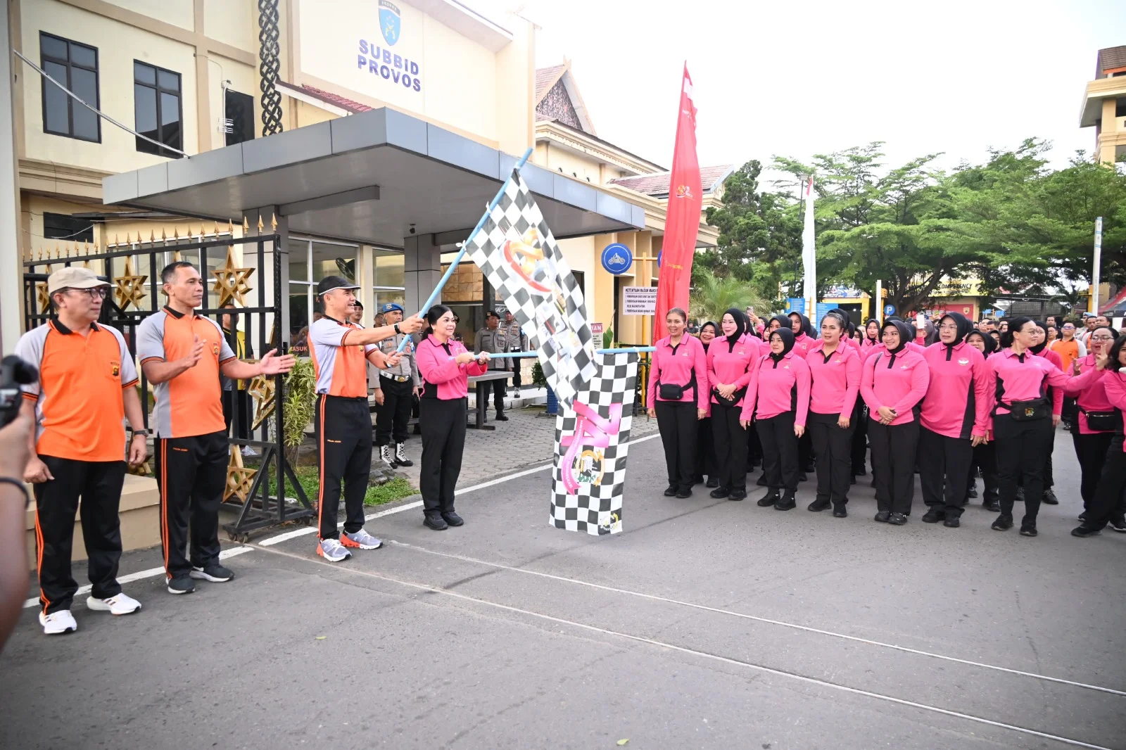 Polda Jambi Gelar Olahraga Bersama TNI-Polri dan Masyarakat, Perkuat Sinergitas Jelang Hari Bhayangkara ke-80 – Detiktoday.com