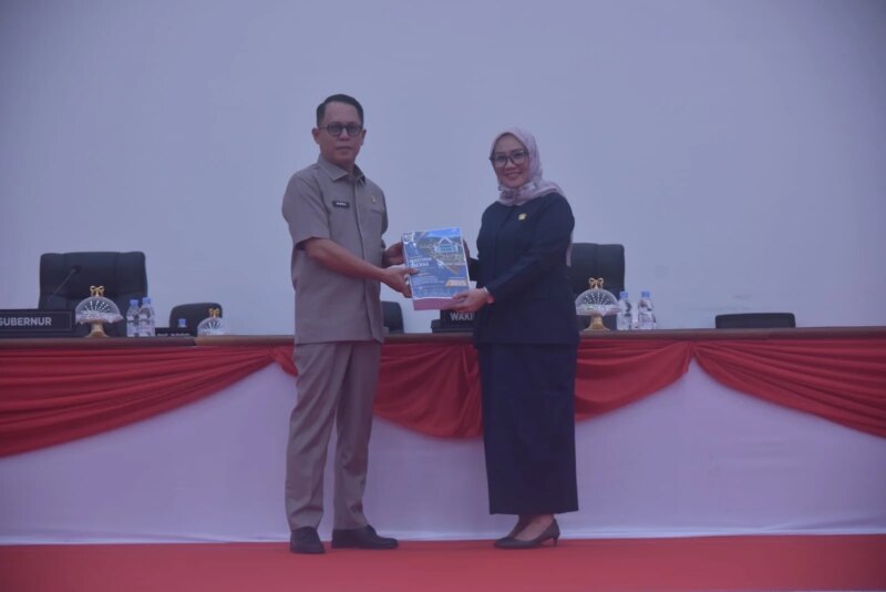 Sekprov Serahkan Ranperda Pertanggungjawaban Pelaksanaan APBD Tahun Anggaran 2025 – Detiktoday.com