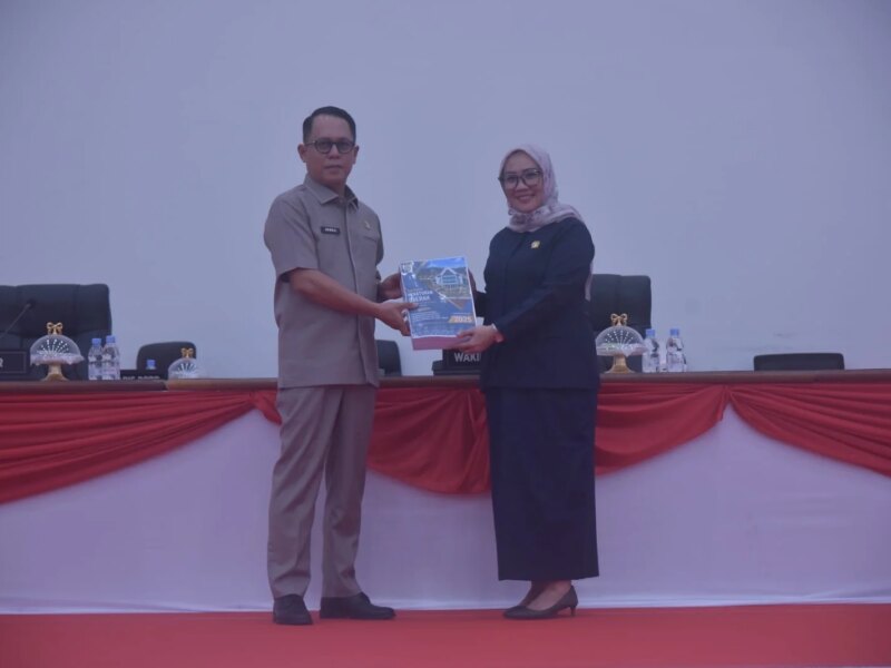 Sekprov Serahkan Ranperda Pertanggungjawaban Pelaksanaan APBD Tahun Anggaran 2025 – Detiktoday.com
