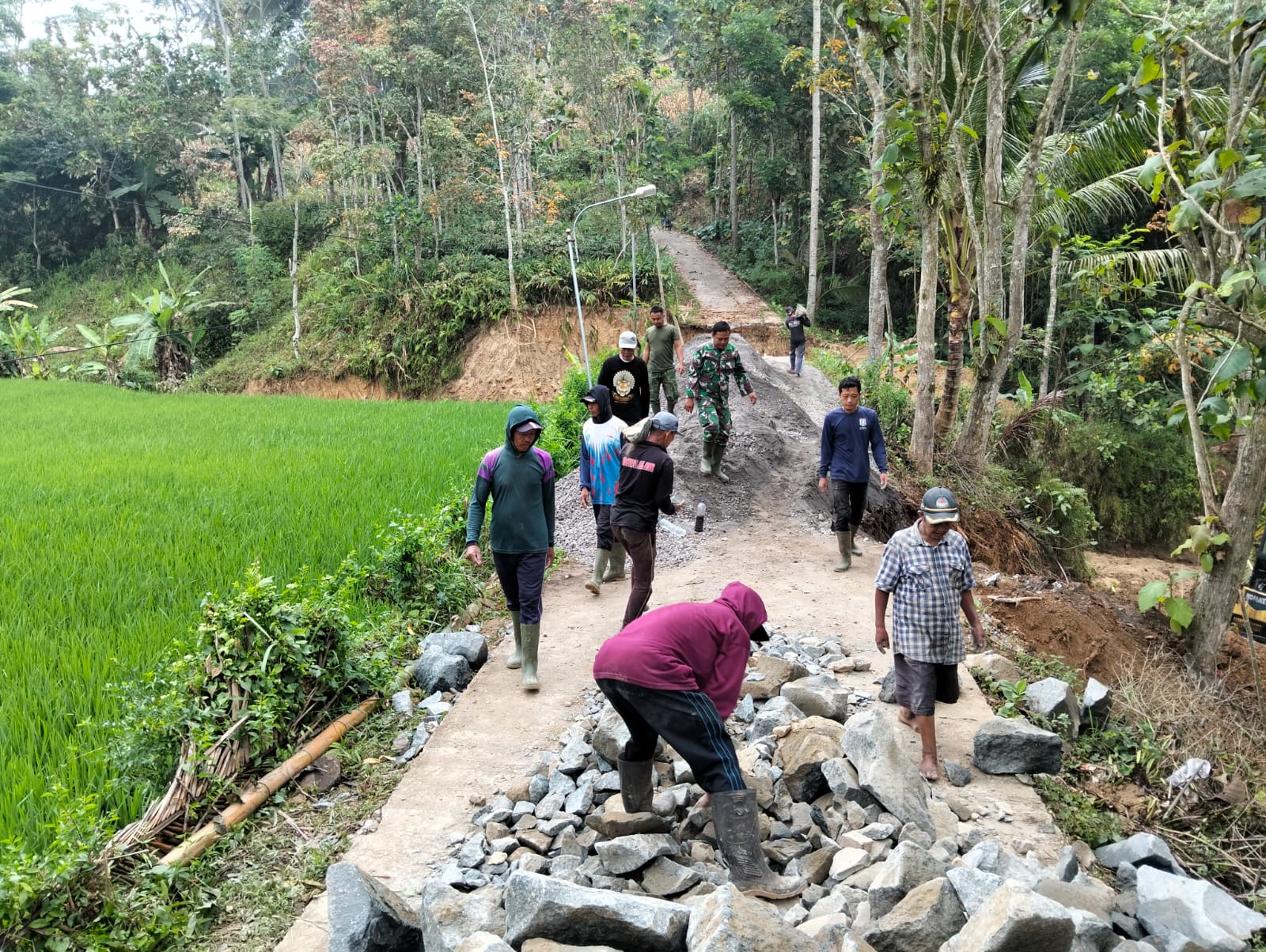 Sinergi TNI dan Masyarakat, Sukseskan Empat Jembatan Garuda di Ponorogo