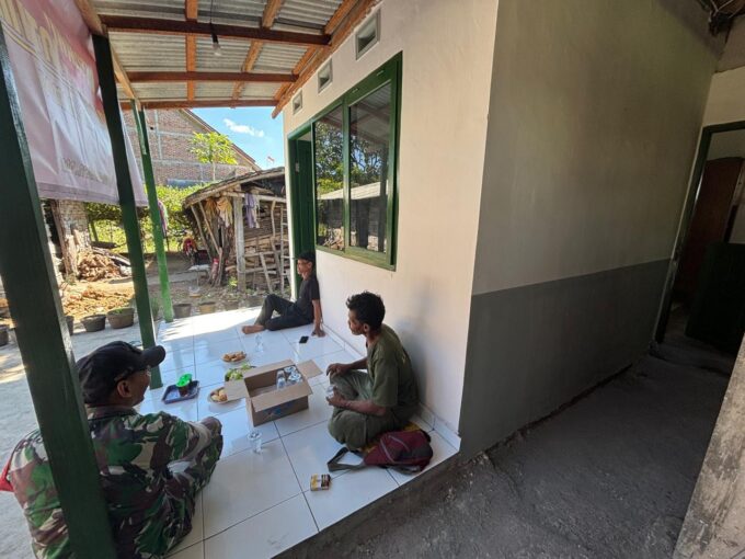 Serma Rony Dampingi Warga Rasakan Manfaat Program Rutilahu Gubernur Jawa Timur