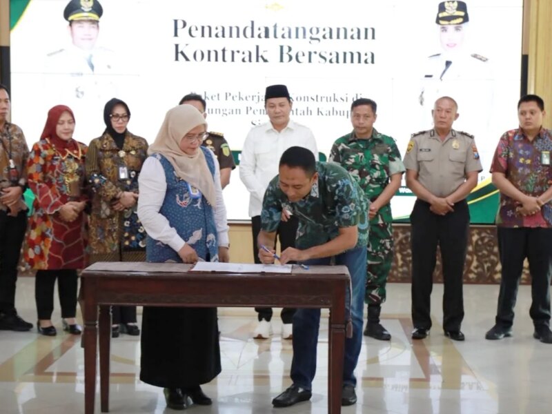 Bupati Sidoarjo Subandi Tegaskan Proyek Molor Tak Boleh Terulang – Detiktoday.com